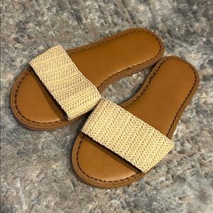 Vineyard Vines Tan and Cream Sandals